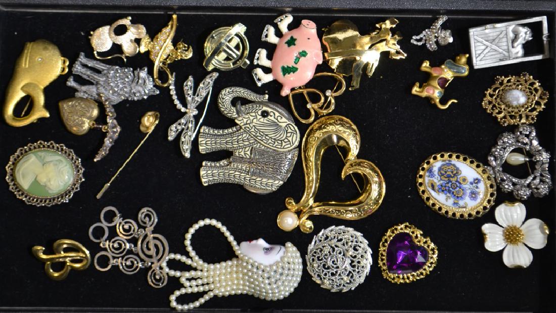 Quality Brooches (1 of 1)