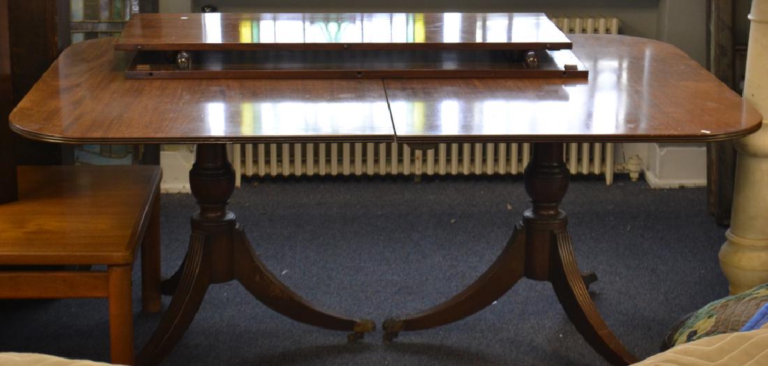 Duncan Phyfe Banquet Table (1 of 1)