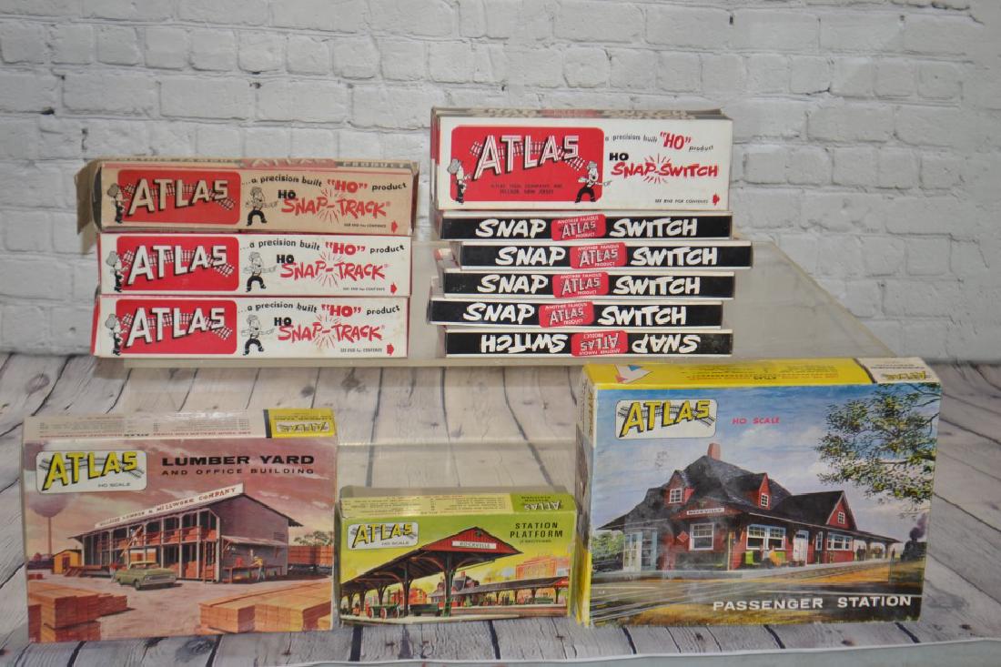 HO Train Accessories (1 of 5)