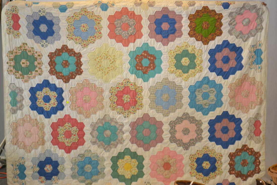 "Grandma's Garden" Quilt: Item is a machine and hand stitched full sized quilt . It has good color and some loose stitching.