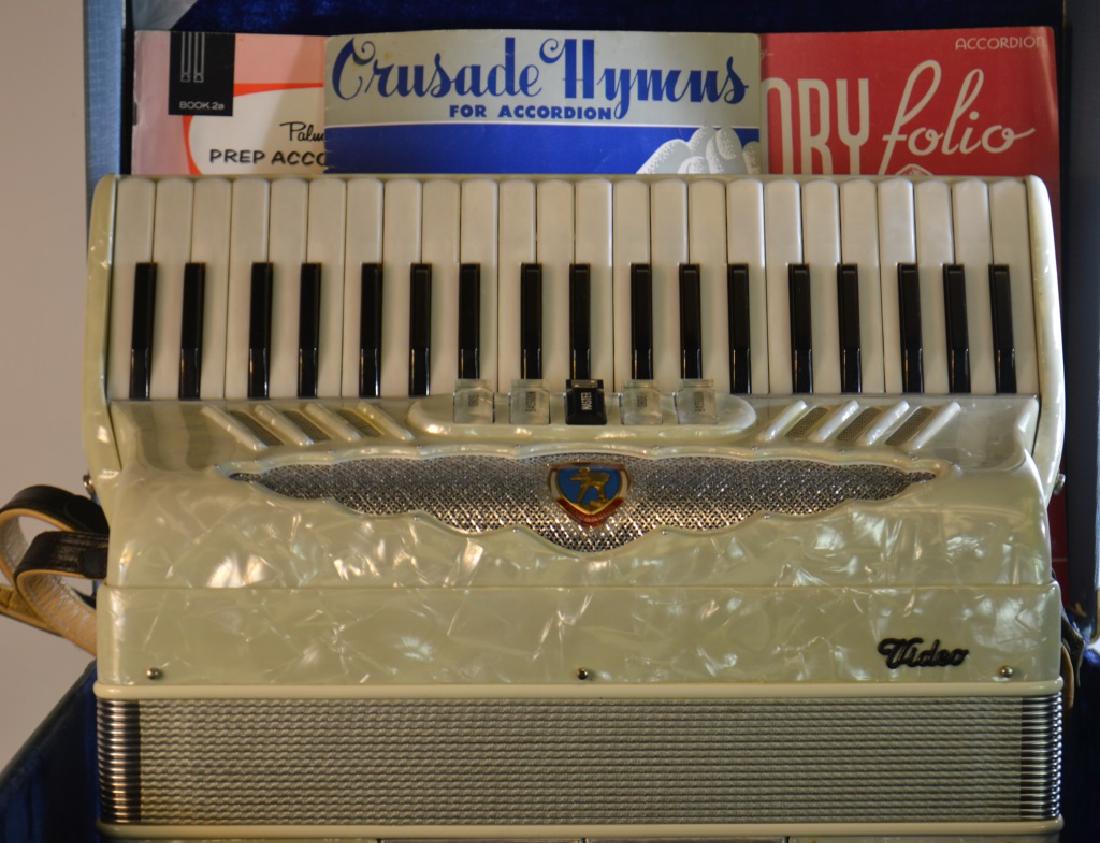 Maggini Accordion With Pearlized Celluloid Case