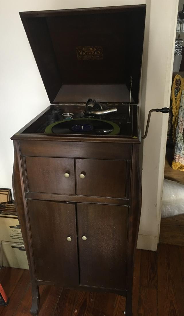 Victor Victrola: Model VV80. 40"h x 18"w x 20"d