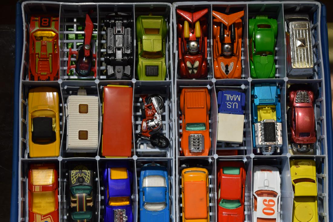 Vintage Matchbox Cars in Case: Forty eight vintage matchbox and hot wheels cars in a 1971 matchbox case. Case shows wear.