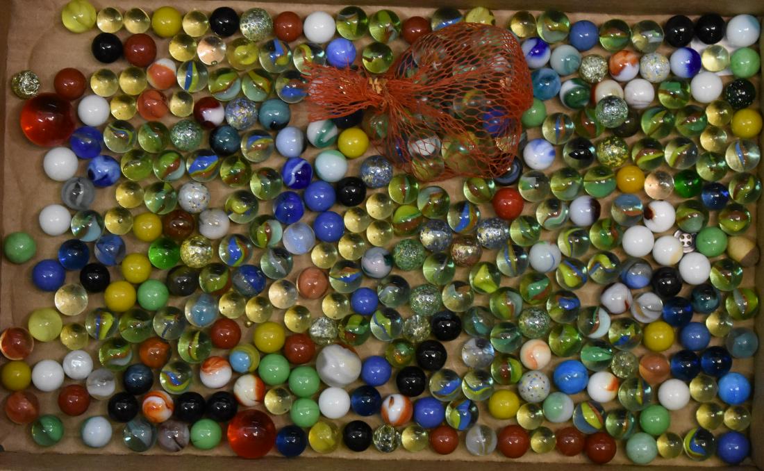 Vintage Marble Collection: Over 100 vintage marbles including knucklers, cat's eyes and an array of others.