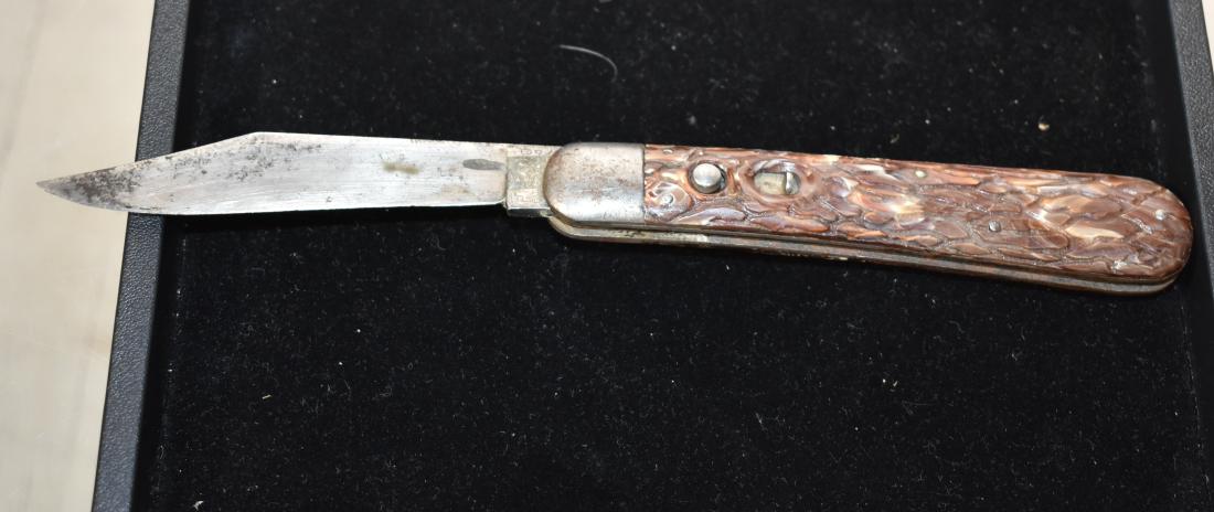 WWII Schrade "Presto" Paratrooper Knife: Item measures approx. 8 3/4" in overall length. It has a carved bone handle and is patent #30-40. Item is marked "Geo. Schrade B'pt Conn." Item is in the original condition and was produced by the Sch