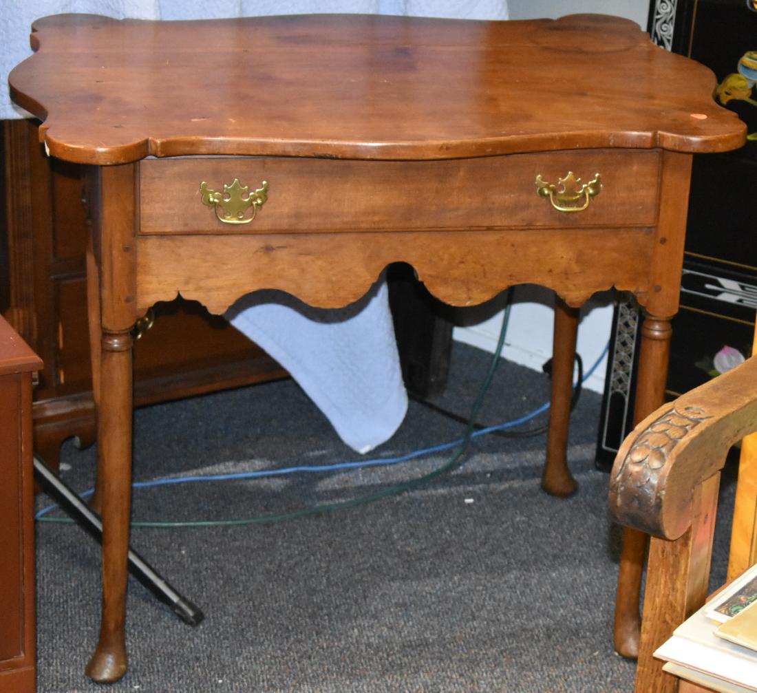 18thC Queen Anne Pennsylvania Tea Table (1 of 9)