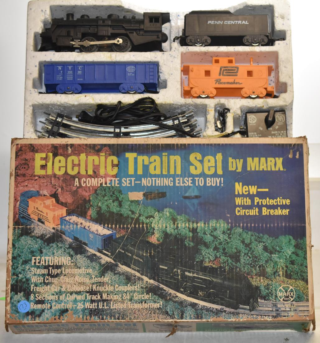 Marx O Gauge Train Set: Set is item #4305 and appears to be complete and comes in the original box.