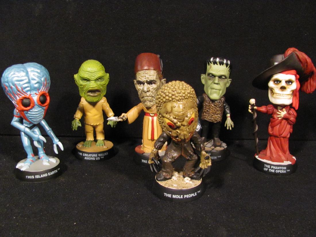 6 Little Big Heads Figures & more: Including Universals Side Show Toys Little Big Head figures of The Mummy, This Island Earth, The Mole People, The Phantom of the Opera, The Creature Walks Among Us, and Son of Frankenstein. Also a 23"