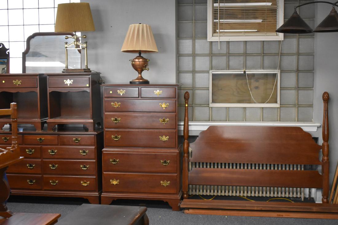 Hitchcock Six Piece Bedroom Suite (1 of 5)