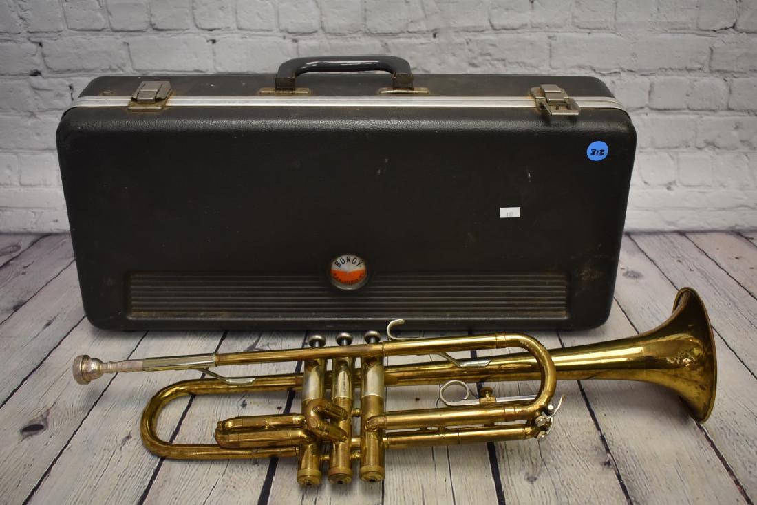 Bundy Trumpet: Description Serial #73877 designed Vincent Bach (has some oxidation due to age).