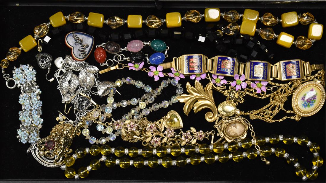 Bakelite Necklace and other Quality Jewelry: Including a large butterscotch and applesauce Bakelite necklace, a vintage cameo with a chain, a scarab bracelet, various lockets and other quality items.