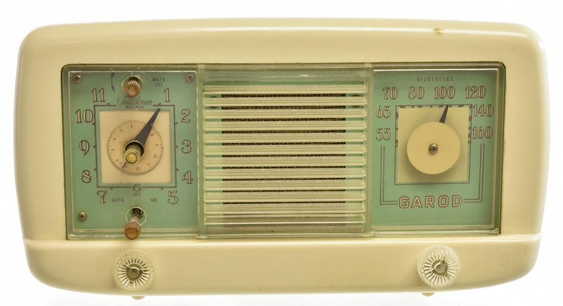 Vintage "Garod Telechron" Radio: Radio measures approx. 7"h x 12 1/2"w x 5"d. It is a vintage tube radio model #5RC-1. It has a solid cream color case (possibly Bakelite or catalin), an aqua color face, no visible physical flaws, lig
