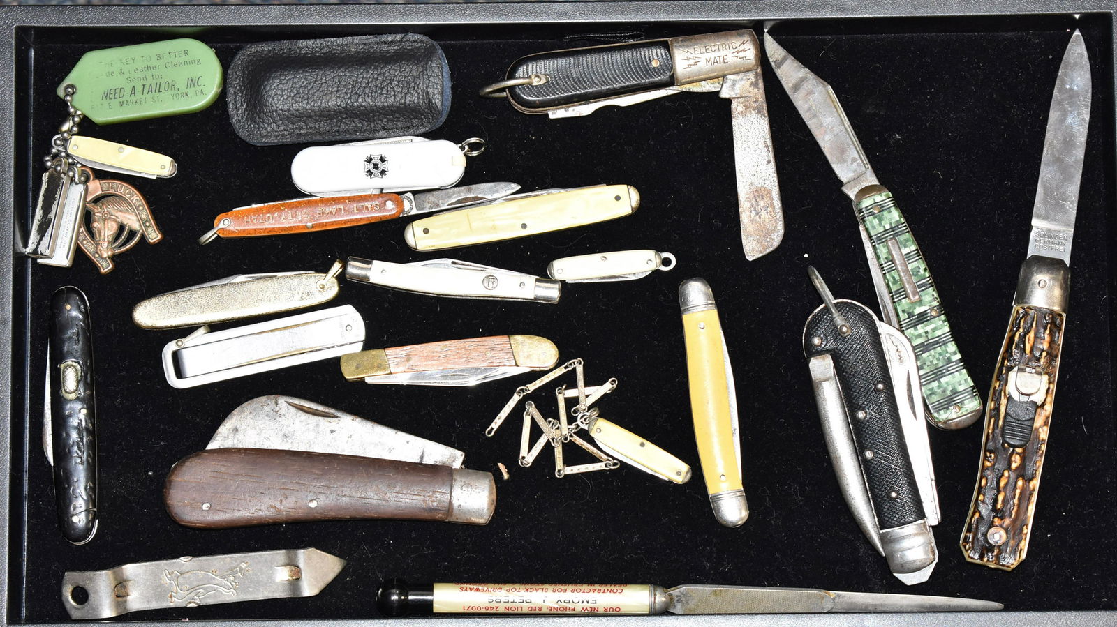 Collection of Folding Knives (1 of 1)