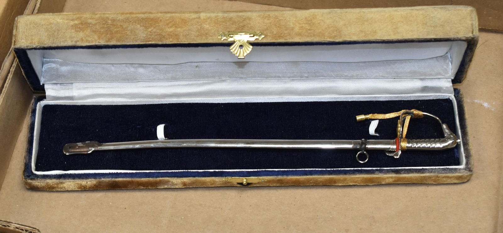Royal Thai Miniature Presentation Sword (1 of 3)