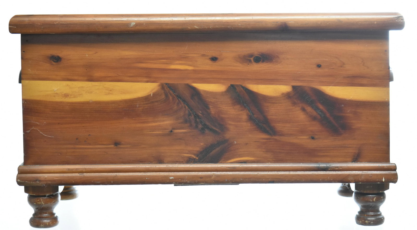 Miniature Cedar Chest: Item measures approx, 11:h x 20x 10". Made by the Tennessee Red Cedar and Novelty Co. Item is complete with linens on inside.