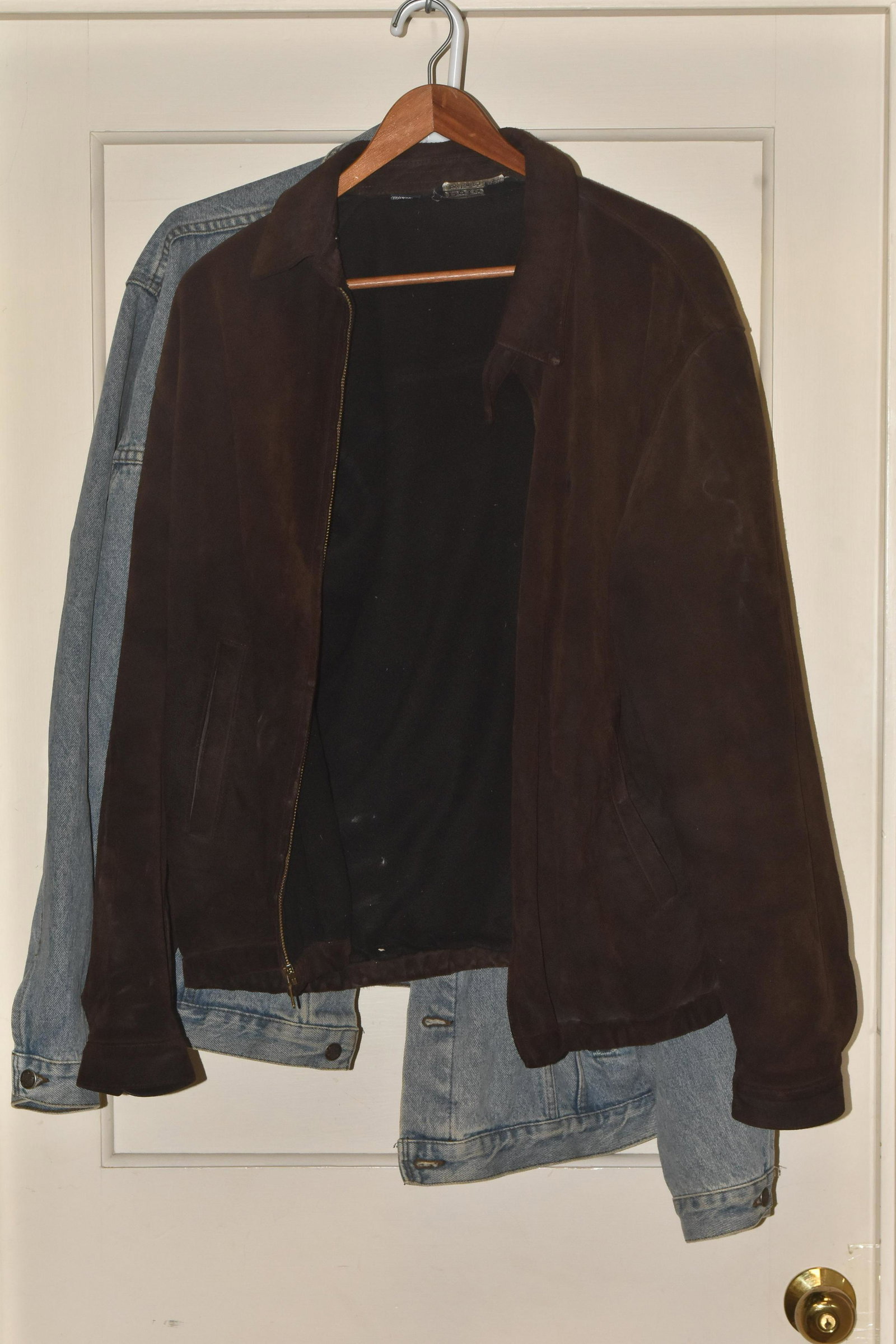 Genuine Harley Davidson Jeans Jacket: Item is a size 3 XL and is an official Harley Davidson jacket. Lot also includes a brown suede Ralph Lauren jacket size unknown.