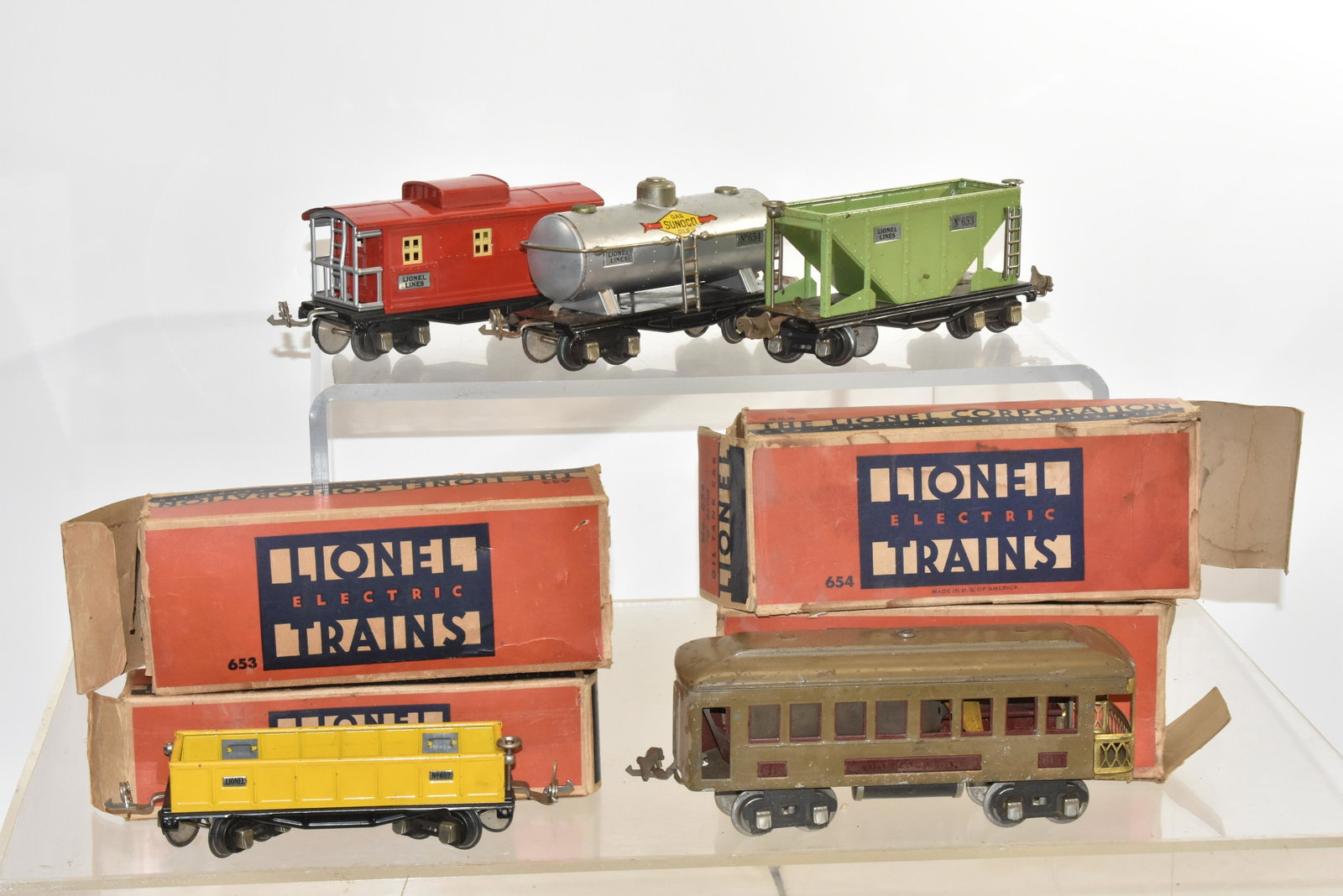 Five Lionel Pre War Train Cars: Including #612 observation car, #653 coal car, #652 open car, #654 Sunoco tanker car and #657 caboose. Lot comes with boxes for all except the observation car.