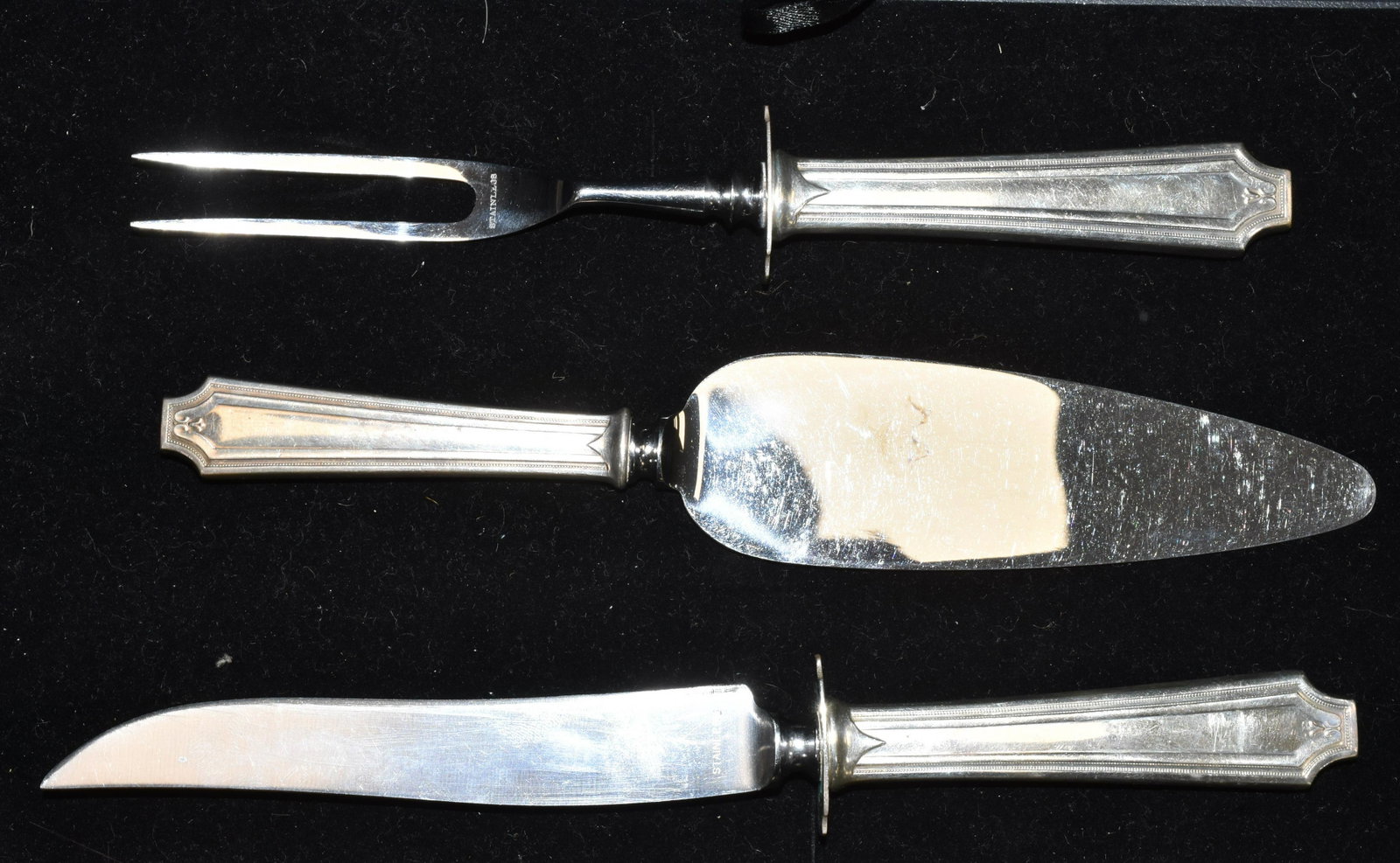 3 Gorham Sterling King Albert Serving Pieces: Including a carving set with the knife measuring approx. 10" in length. Lot also includes a pie server. All are in King Albert pattern.