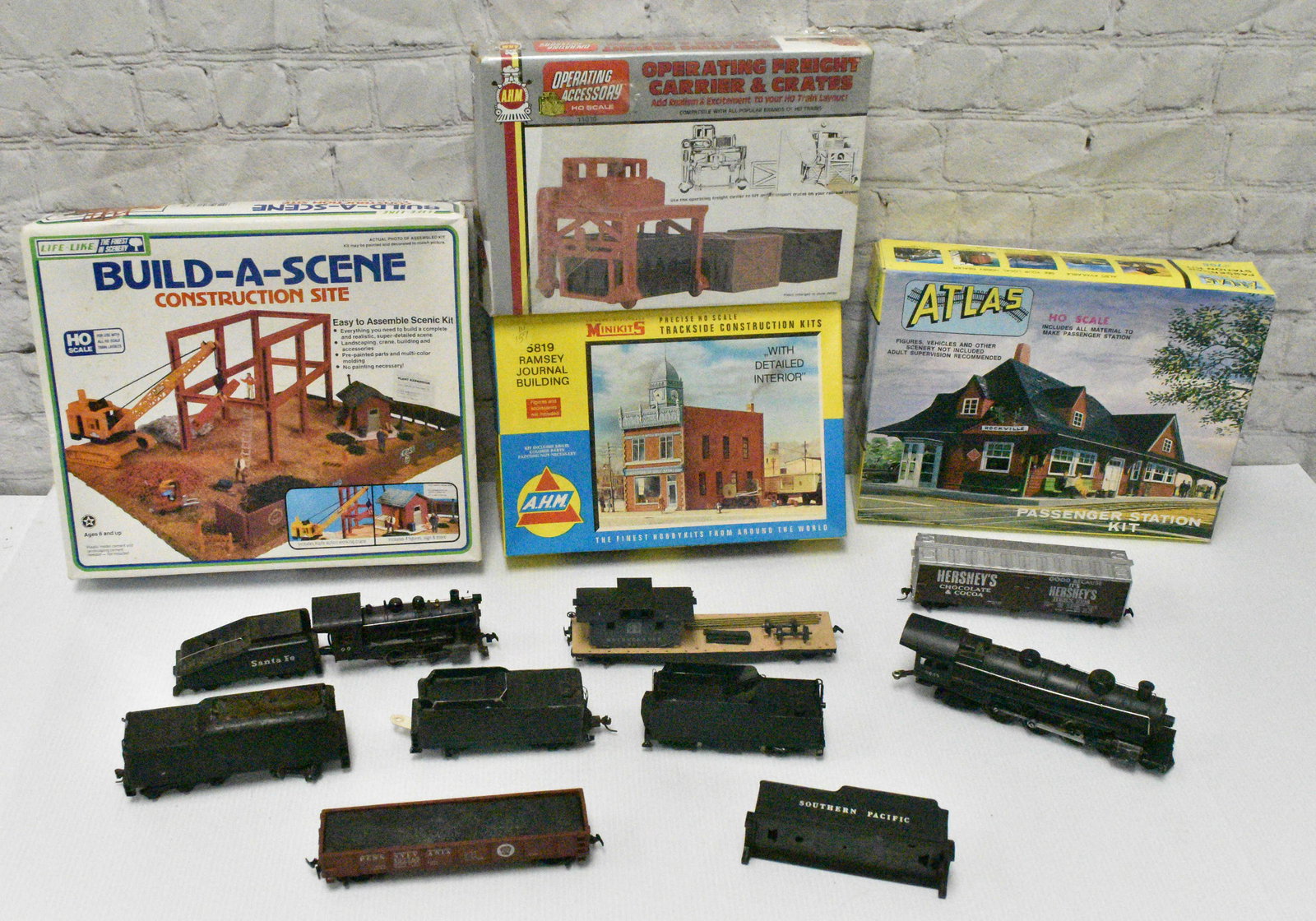HO Gauge Trains and Accessories (1 of 6)
