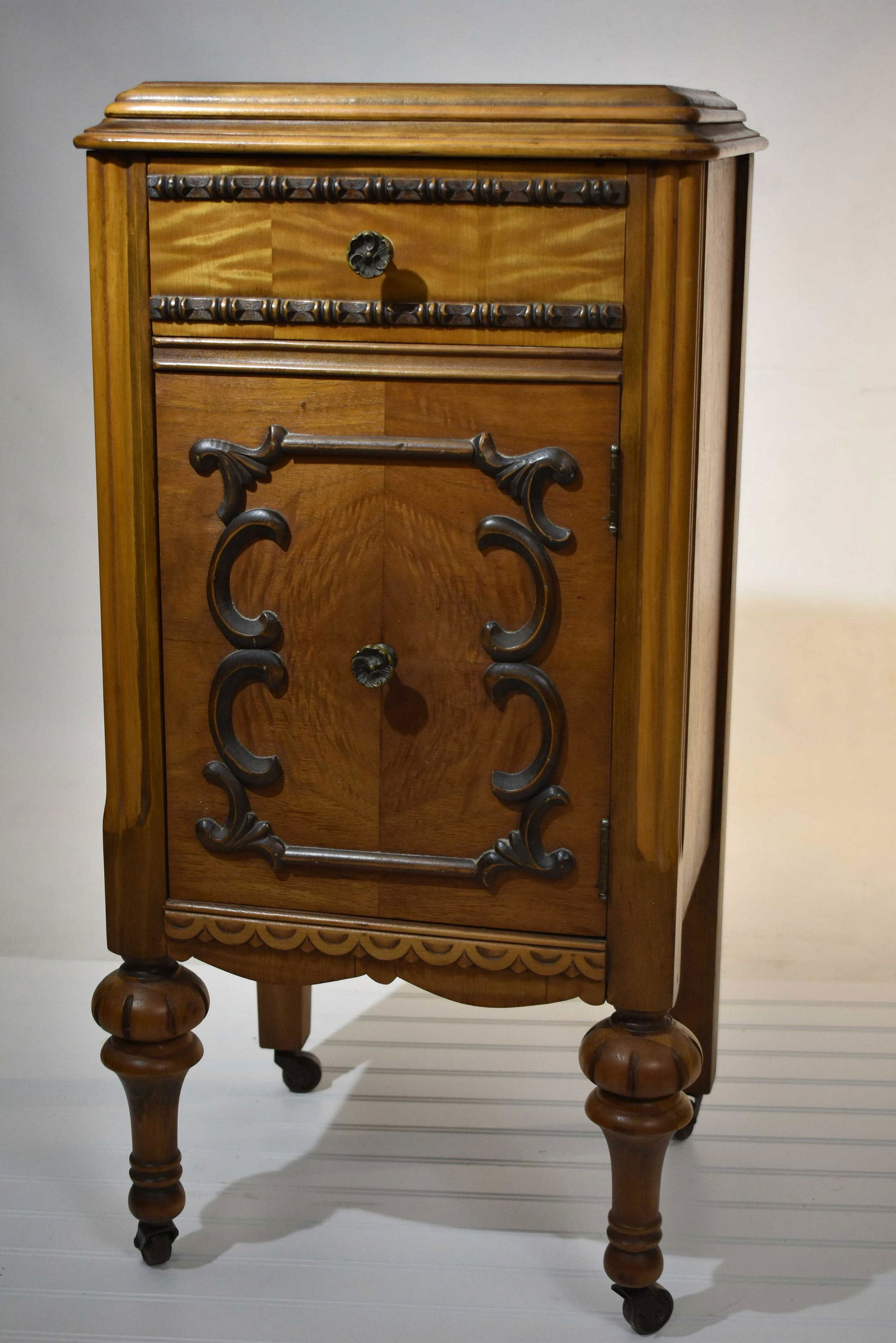 Art Deco Smoking Cabinet (1 of 3)