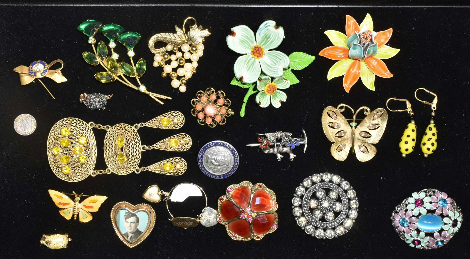 Grouping of Quality Brooches (1 of 1)