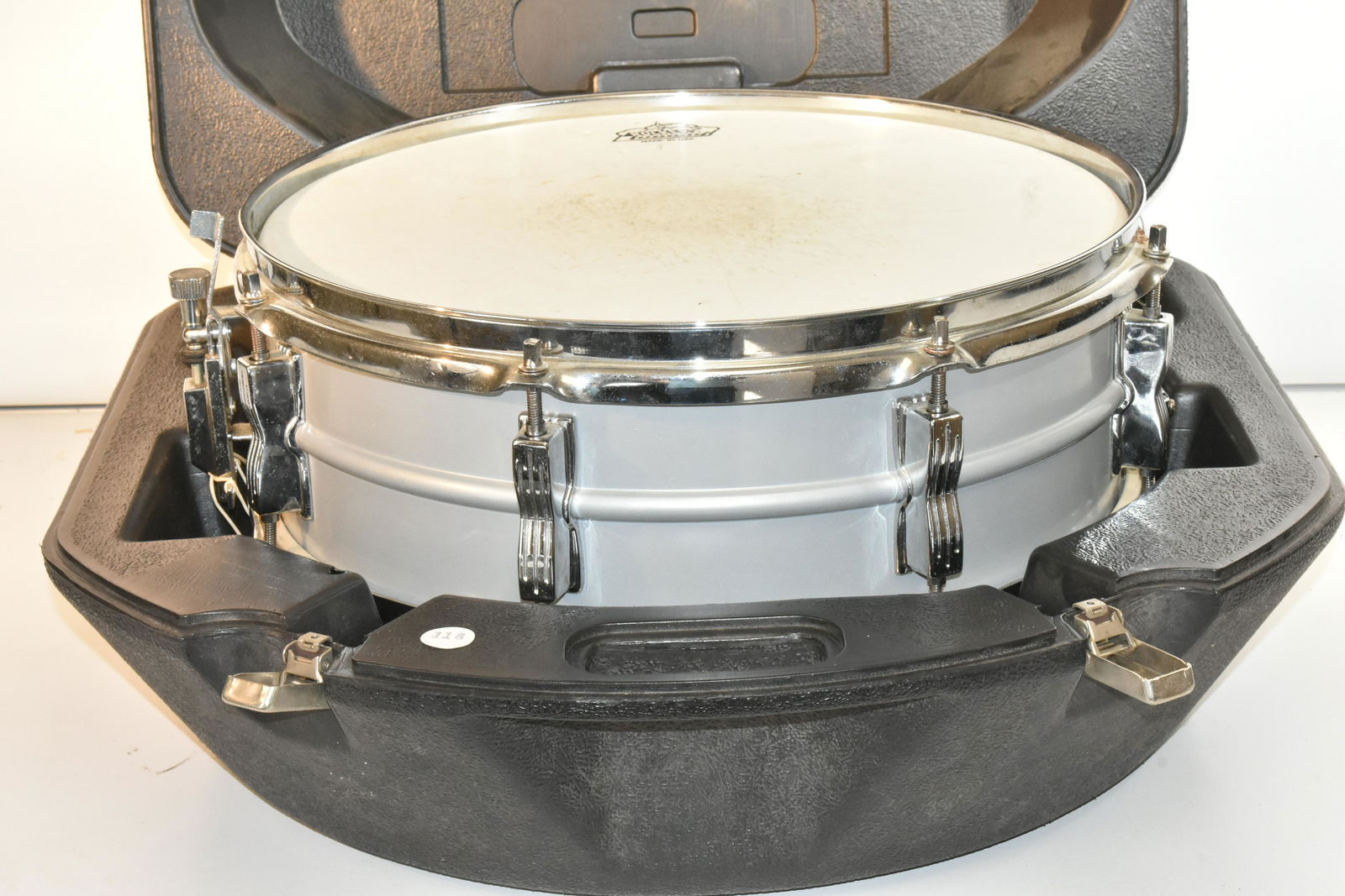 Ludwig Snare Drum: (8) lug snare drum with buffed aluminum body and a hard shell case.