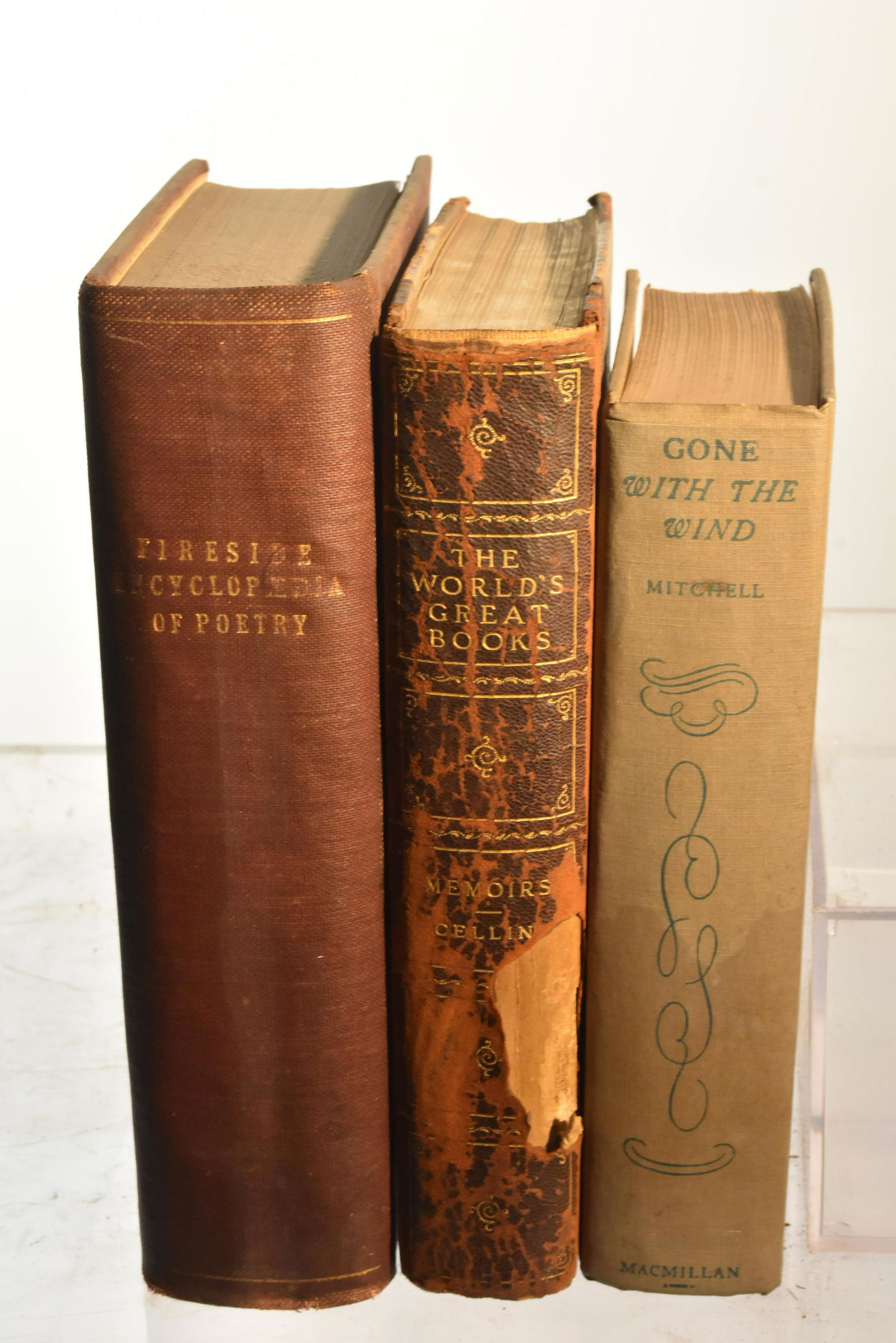 Gone With the Wind, Memoirs of Cellini, & Poetry: Lot includes Gone With the Wind by Margaret Mitchell published approximately 24th time of the year 1936, leather bound of Memoirs of Benvenuto Cellini as part of The World's Great Books series 1896 (s