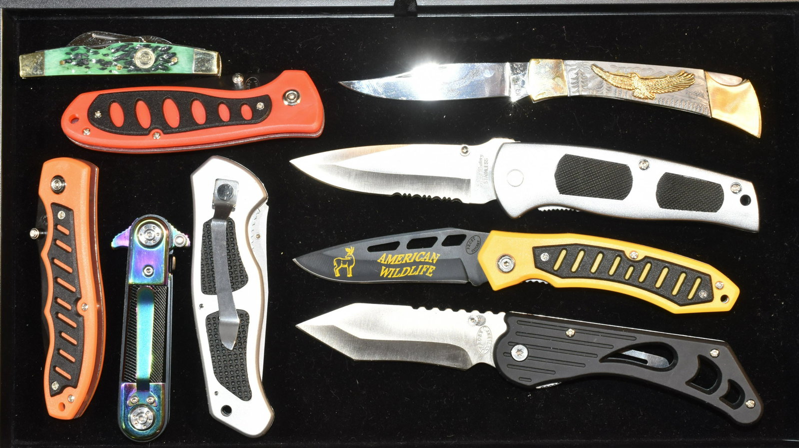 Collection of Folding Knives: Lot includes an American Wildlife folding knife, Frost Cutlery folding knives and others. (9) total pieces.