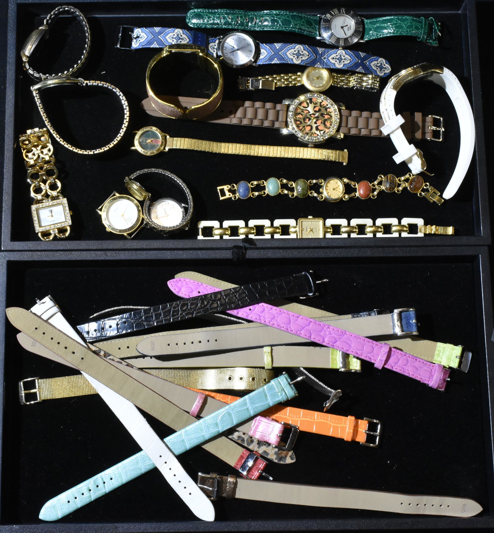 Ladies and Men Watches and Watch Bands (2 Trays): Lot includes Seiko Quartz with Day and Date, and a vintage Elgin. Women watches include scarab bracelet watch and band, Armitron Quartz with lucite type band, Gucci Quartz with Japan movement, other w