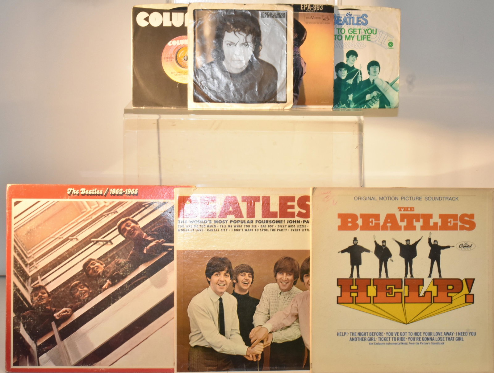 Beatles 33RPM Records: Lot includes The Beatles (1962-1966) two record set, (1973) Apple Records Inc., The Beatles IV, catalog No. T-2358 by Capital, and The Beatles Help fold out, produced in England by George Martin and i