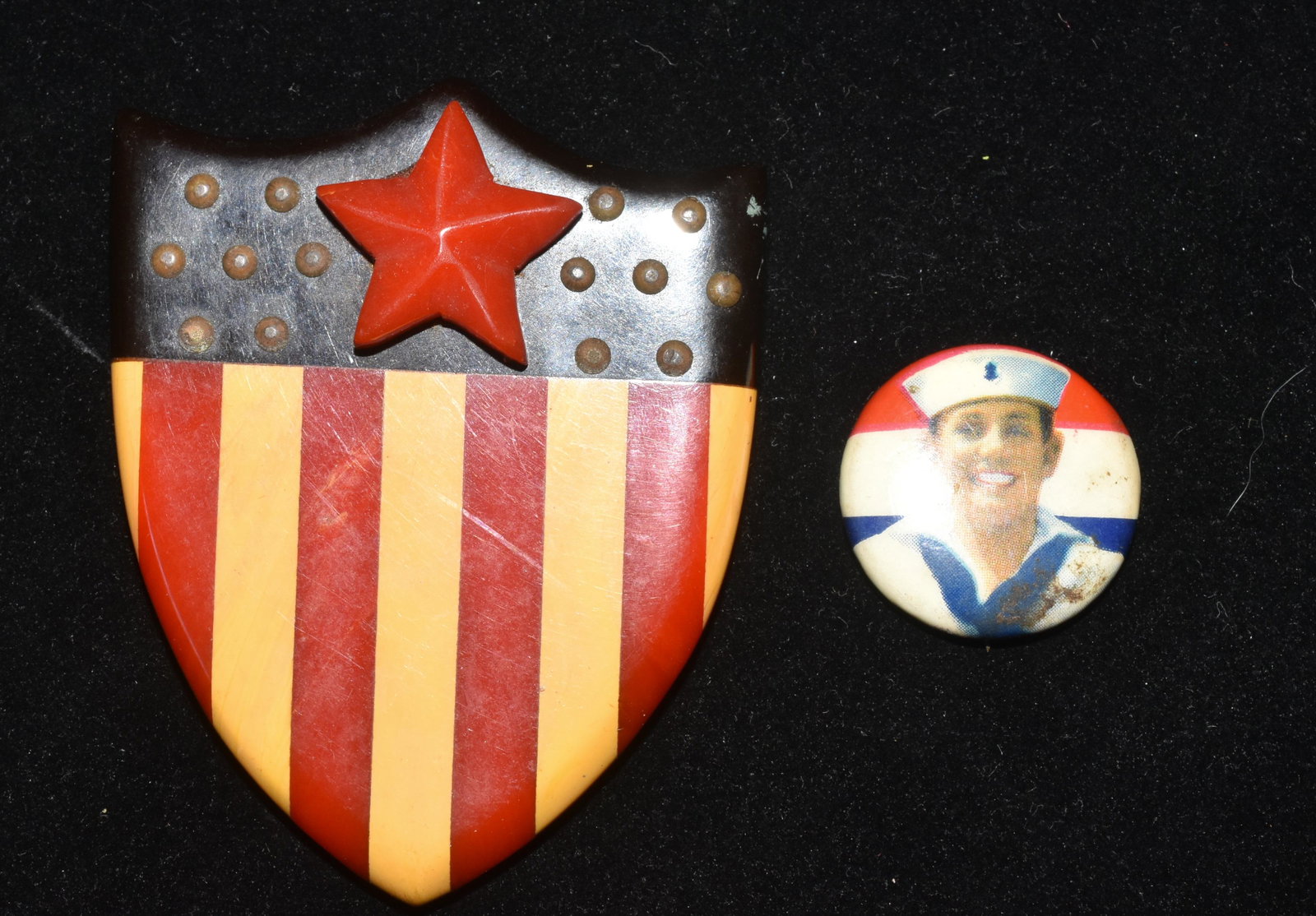 Bakelite Patriotic Brooch (1 of 2)