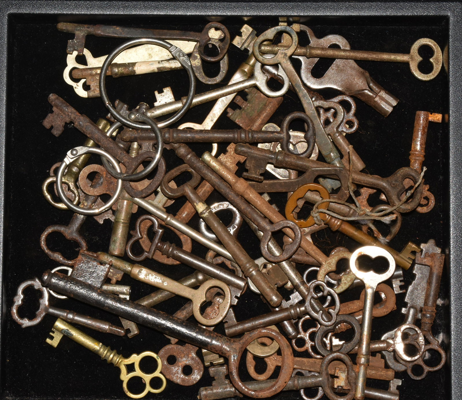 Collection of Skeleton Keys (1 of 1)