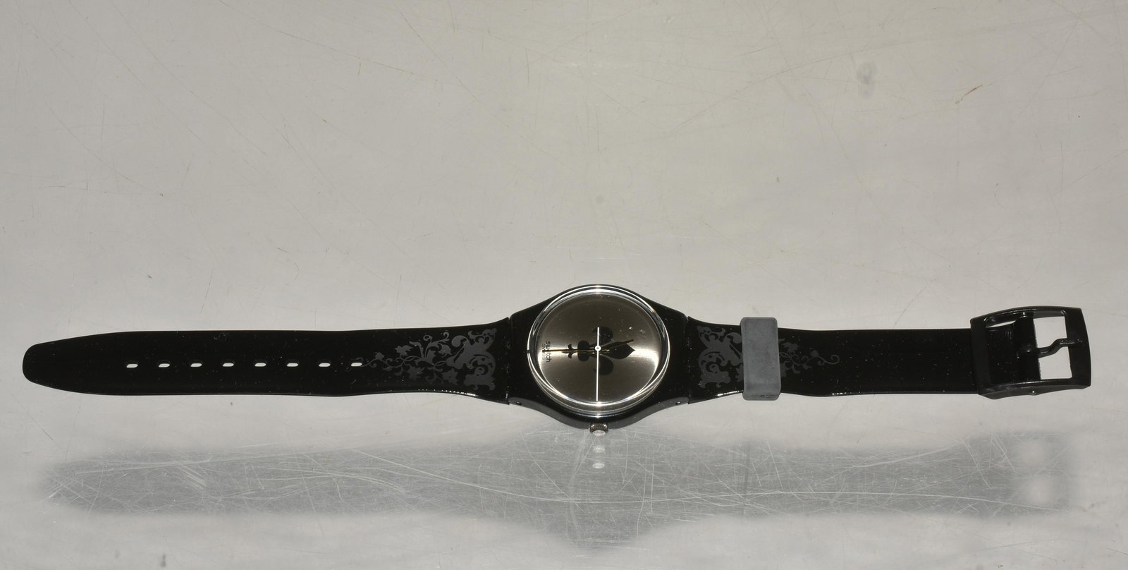 Fleur de Lis Swiss Swatch NIP: Decorative black band with fleur de lis on face. Dated 1989. NIP.