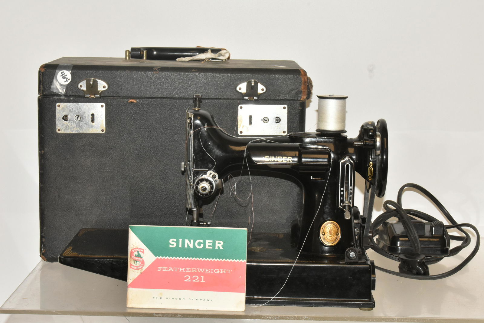 Singer Featherweight Sewing Machine (1 of 6)