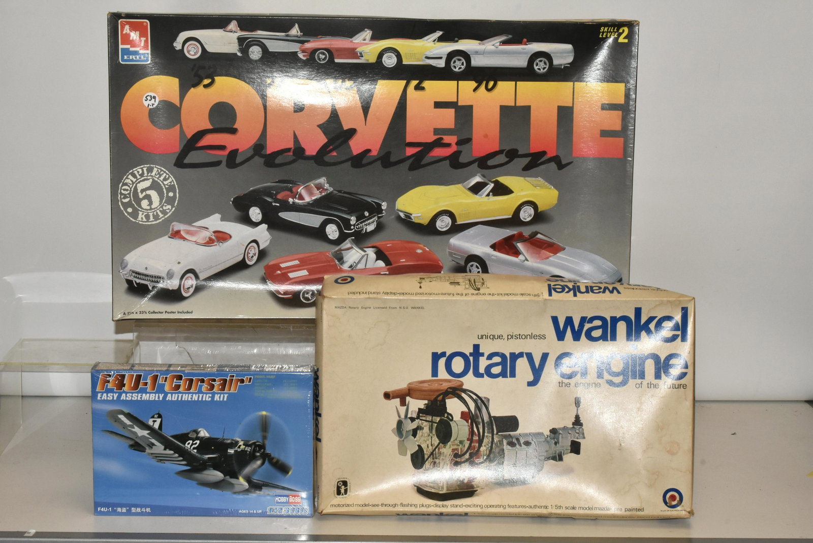 AMT (5) Model Corvette Sets and Other: Lot includes (5) piece model Corvette sets, a rotary engine model (assembled), and a Corsair fighter plane model NIP.