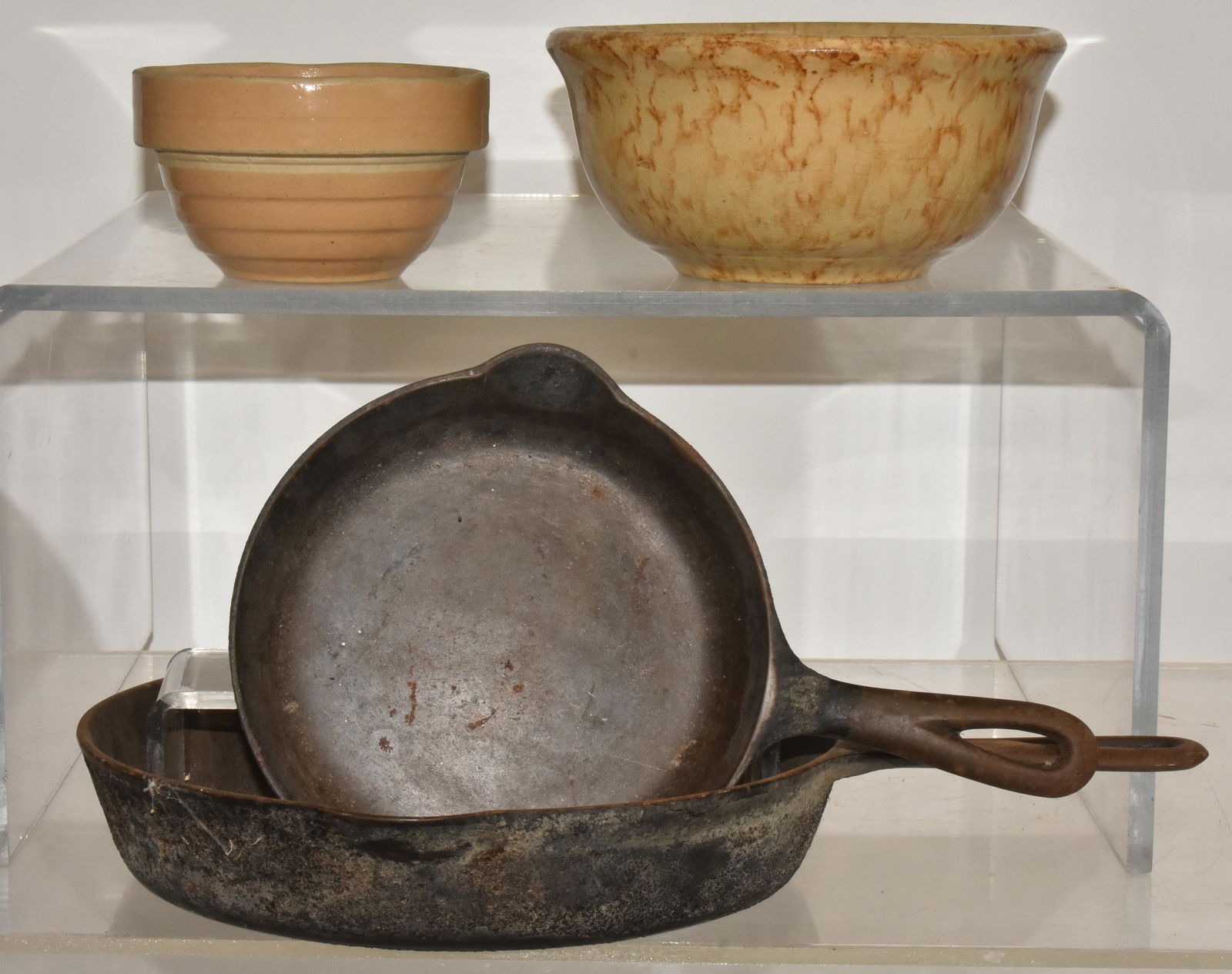 Griswold Pans and Bowls (1 of 4)