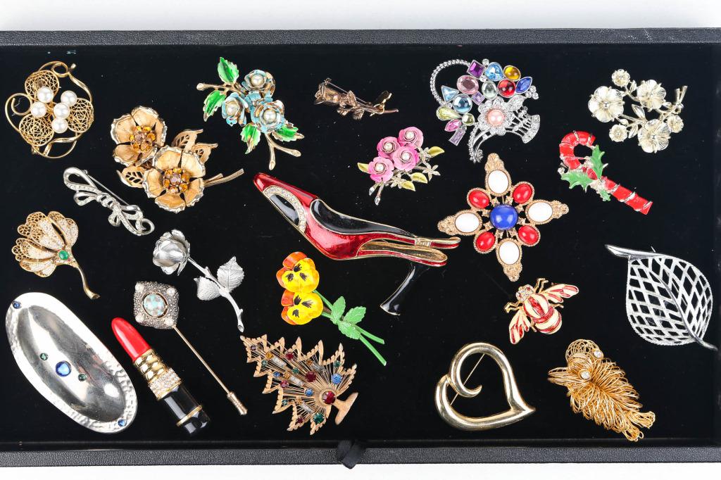 Vintage Estate Brooches: includes large vintage brooch collection (one signed KJL), lipstick, floral brooches, large high heel, rhinestone, and many more brooches.