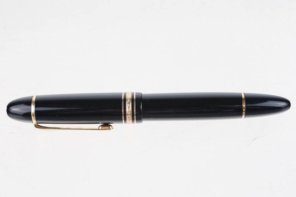 Mont Blanc Fountain Pen: Montblanc thick fountain pen. Pen reads ?Meisterstock No. 149.? ?4810?, and ?14C? inscribed on nib.