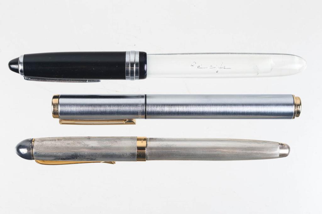 Sheaffer, Delta, and Modele Recife Depose Pens: includes Delta sterling bodied fountain pen (marked Italy on banding, nib marked D, pen snaps together), a Sheaffer (marked USA) with a buffed body, gold tone hardware (nib reads Sheaffer M, pen snaps