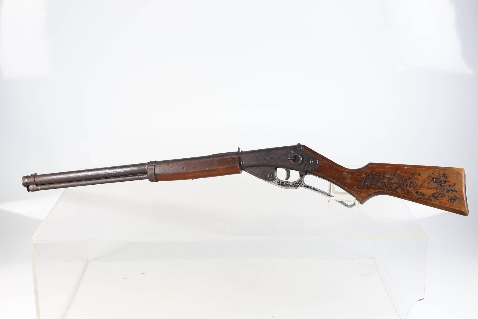 Red Ryder Daisy BB Gun c1941: Number 111, model 40. Pump under trigger, working condition, oxidation throughout.