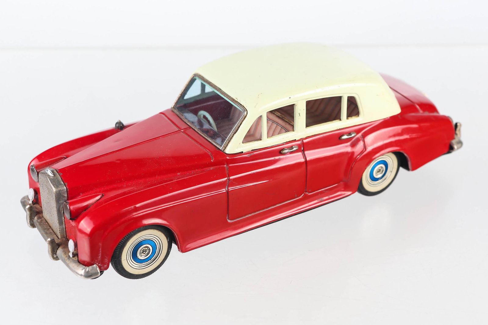 Japanese Tin Litho Rolls Royce: Silver Cloud model toy car measures approx 11 1/2" long with over all nice paint, some scratching to surface, operates with friction power and antenna pulls up manually.