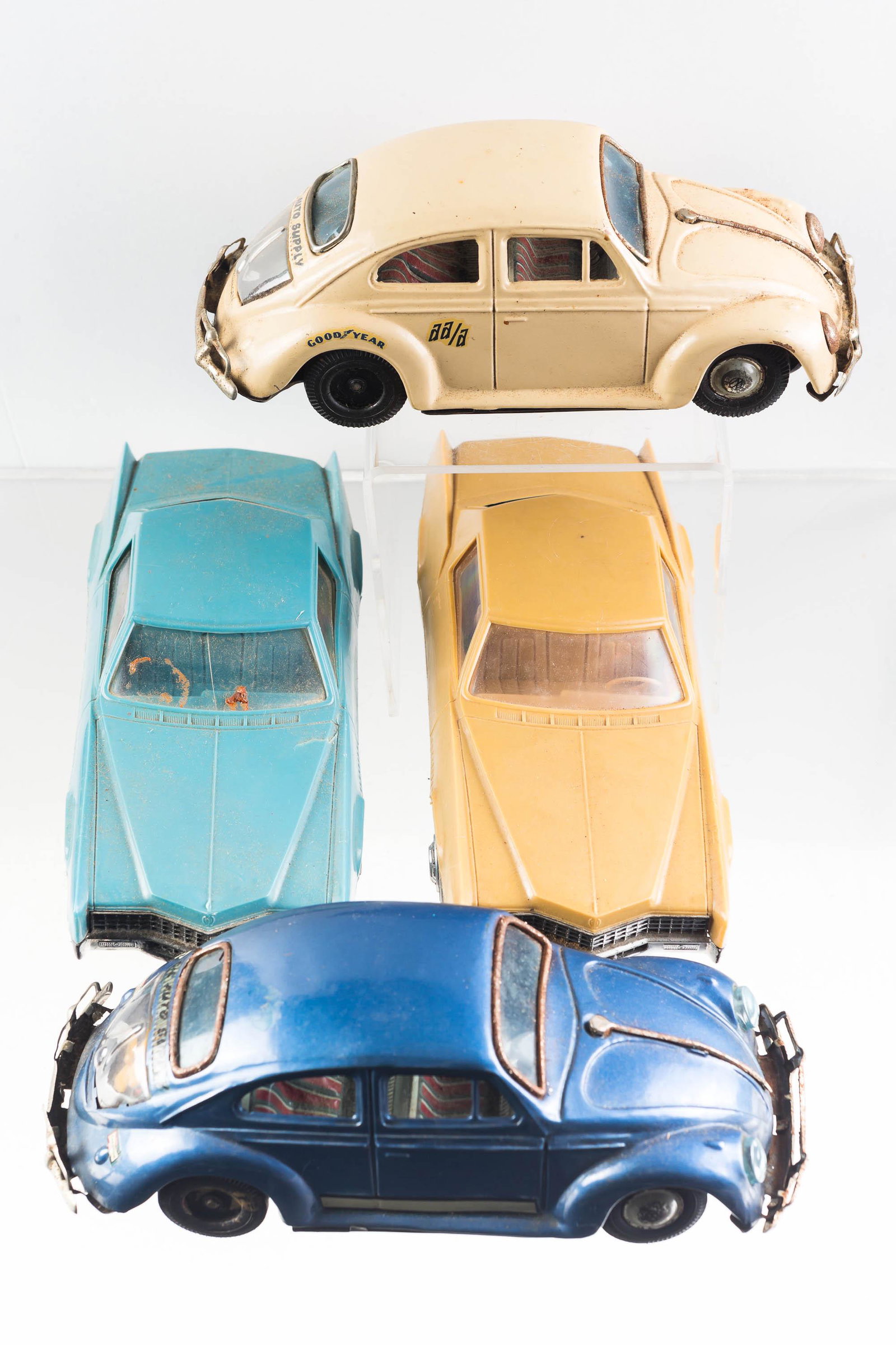 Vintage Tin VW Beetle Toys and Models: Lot includes two Japanese tin VW Beetle toys, one with battery box (clean), and two Aurora plastic model cars.