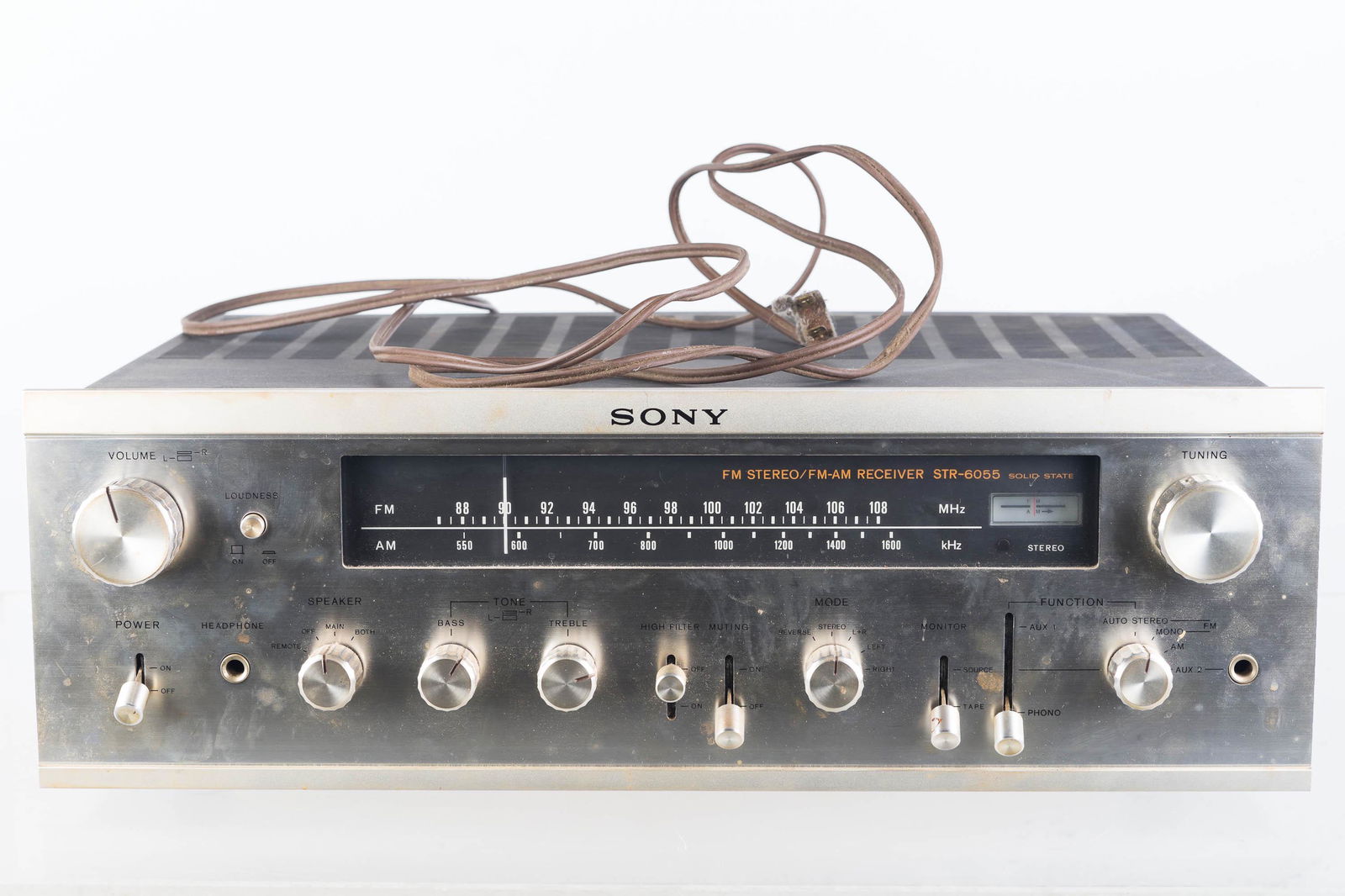 Sony STR-6055 Vintage Stereo Receiver: Brushed metal face. Multiple modes. Good graphics. Produced by Sony Corporation, Tokyo, Japan. 160W. Serial No. 824719.