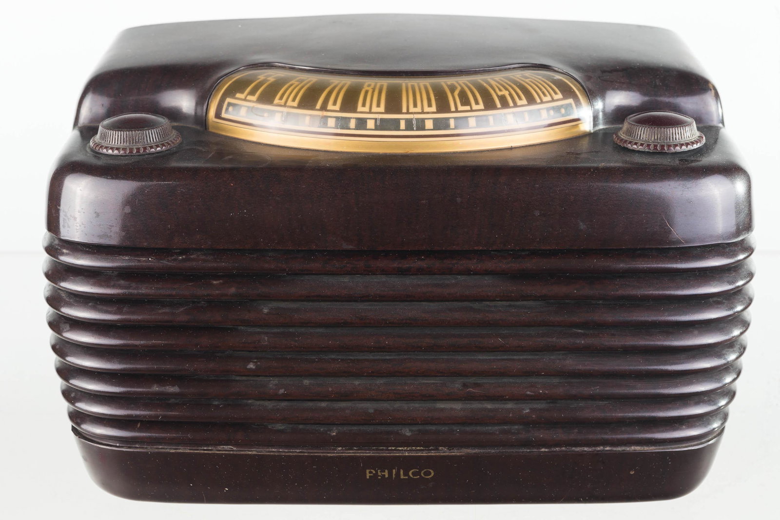 Vintage Philco Catalin Tube Radio: Approximately 7.5"H x 11"W x 7"D. Brown Catalin body with no visible damage. Speaker has damage to paper. Paper backing is lost. All four tubes are present. Model No. 48-460. Complete paper tag on bot