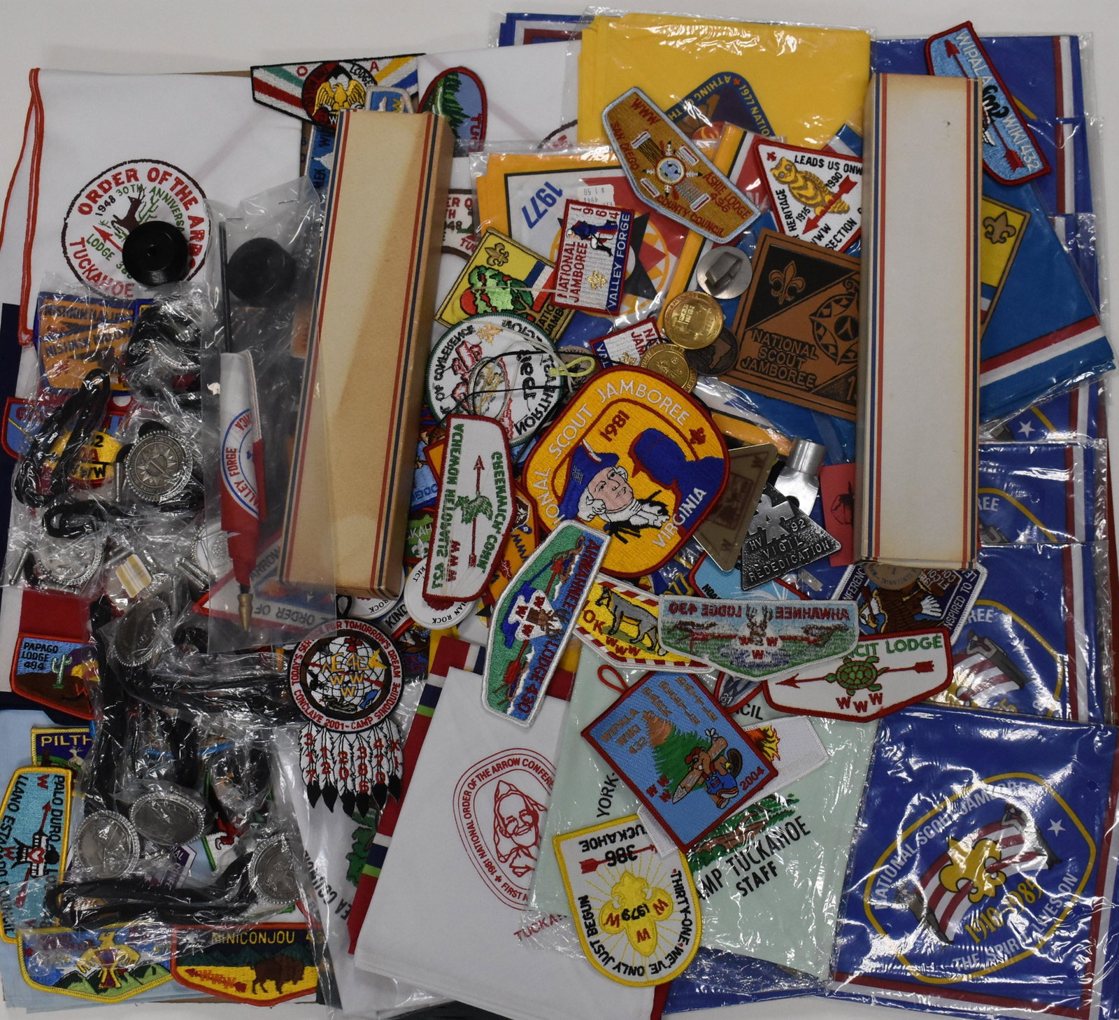 Vintage Boy Scout Patches and Accessories: Lot includes approx 100 pieces of Boy Scout patches and accessories from various eras