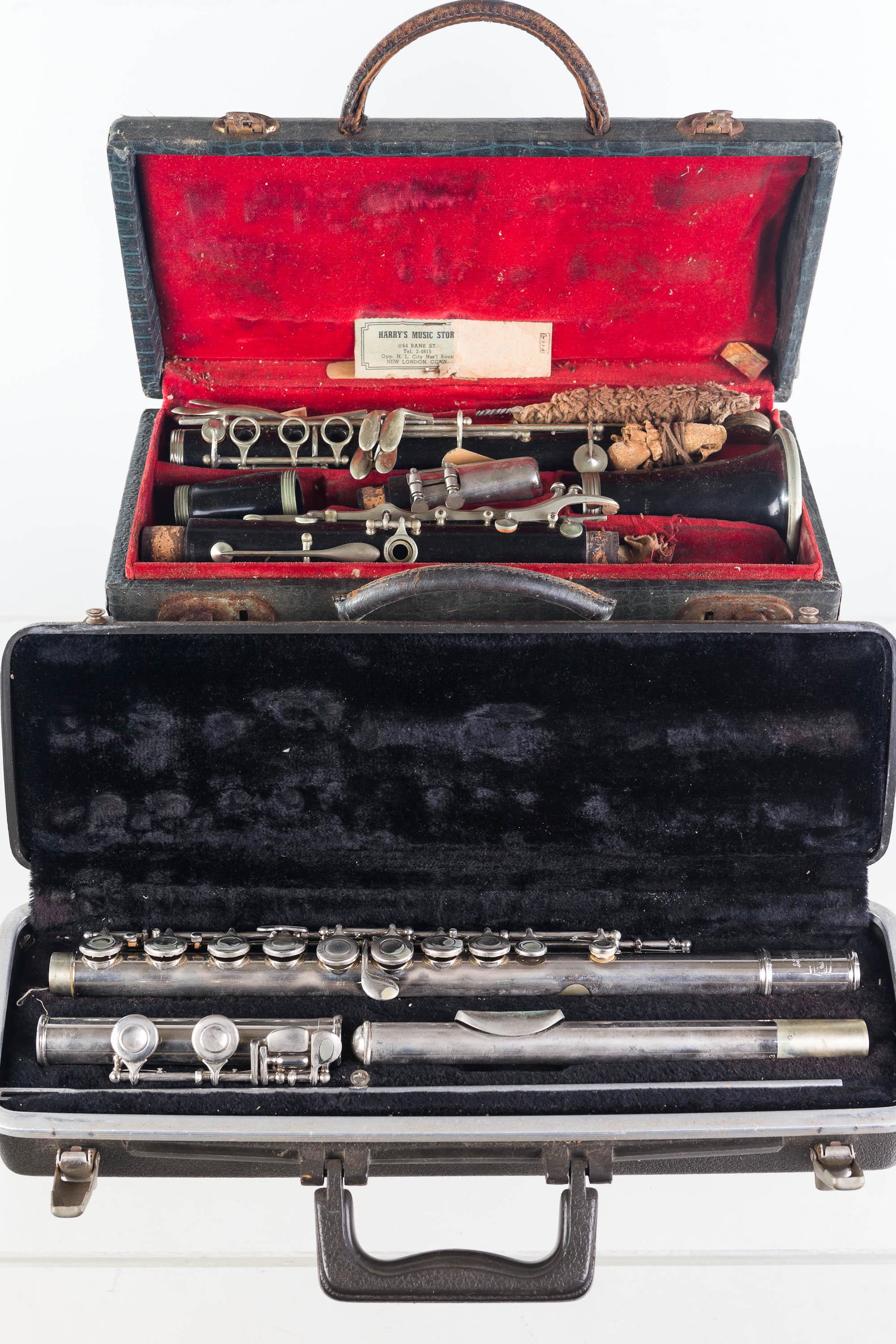 Vintage Clarinet and Flute: Lot includes a vintage Lamberti clarinet and a Bandi flute. Both in original case. Clarinet case shows wear.