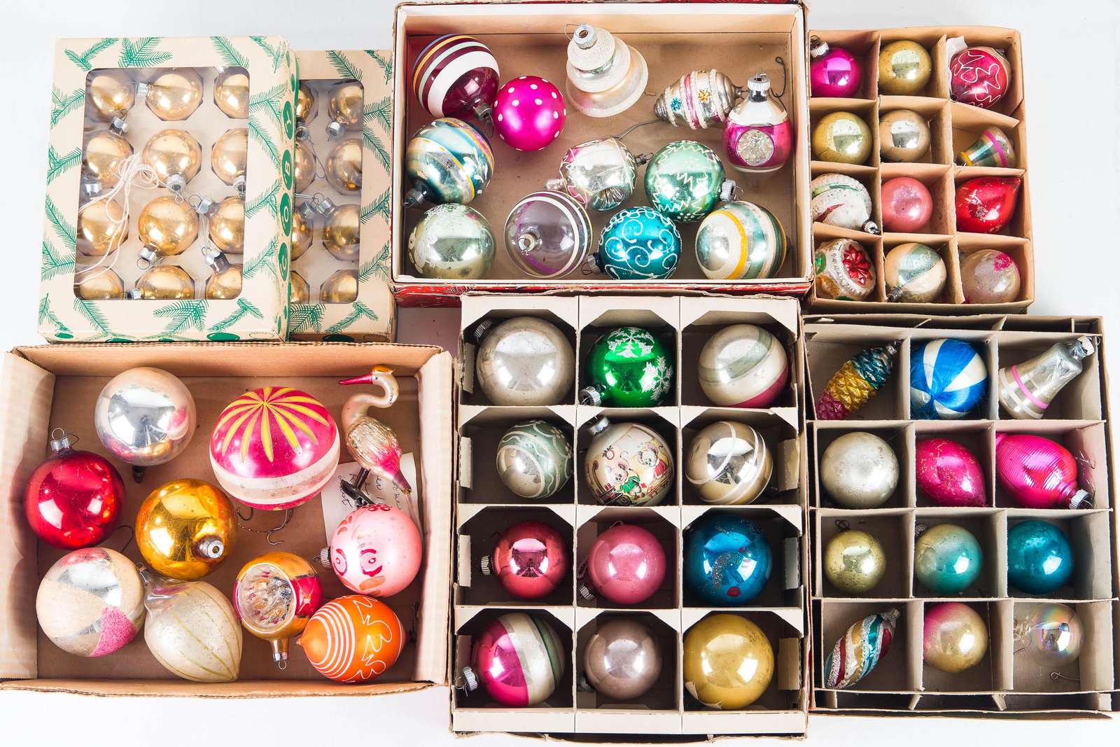 Vintage Shiny Brights and Other Christmas Balls: Lot includes Shiny Brights, Coby glass, and other Christmas bulbs, many in original box, including frosted and hand painted bulbs and others. Lot also includes a clip-on mercury glass bird retaining c