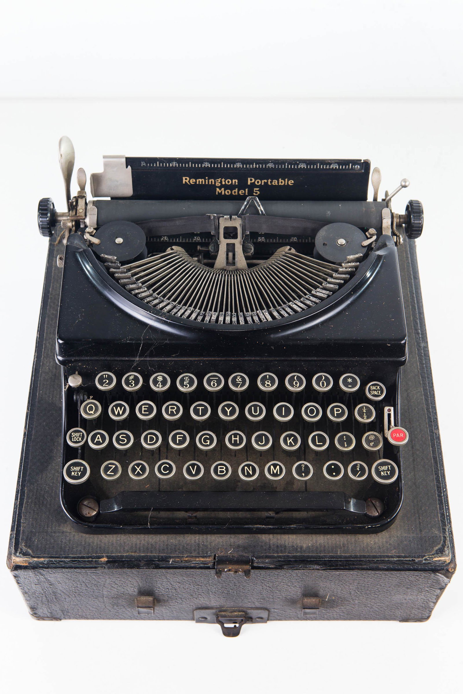 Vintage Remington Portable Model No 5 Typewriter: Item retains case and original graphics, keys appear to function. Case handle is lost.