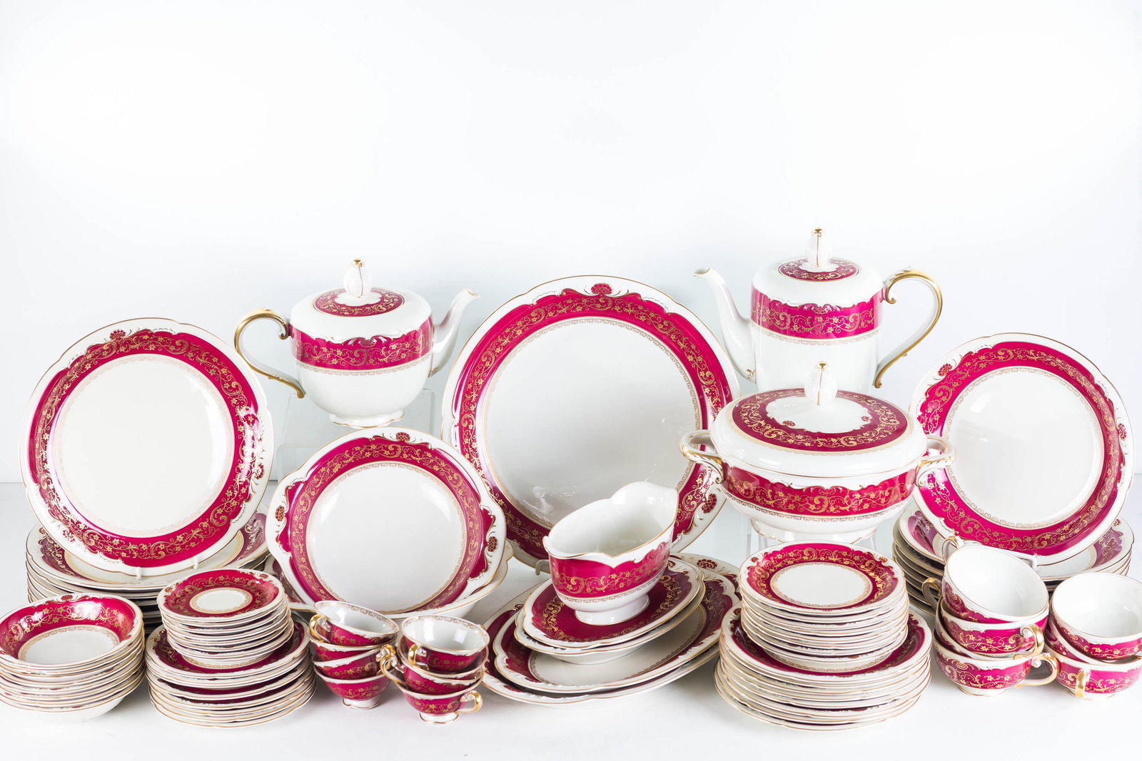 Royal Tettau Dinner Service Pattern ROT290: Lot includes coffee and teapots, charger, a covered vegetable, 8 dinner plates, 8 soup plates, 2 open vegetables, 3 oval platters, gravy on stand, 8 demi tasse cups and saucers, 7 coffee cups and 8 sa