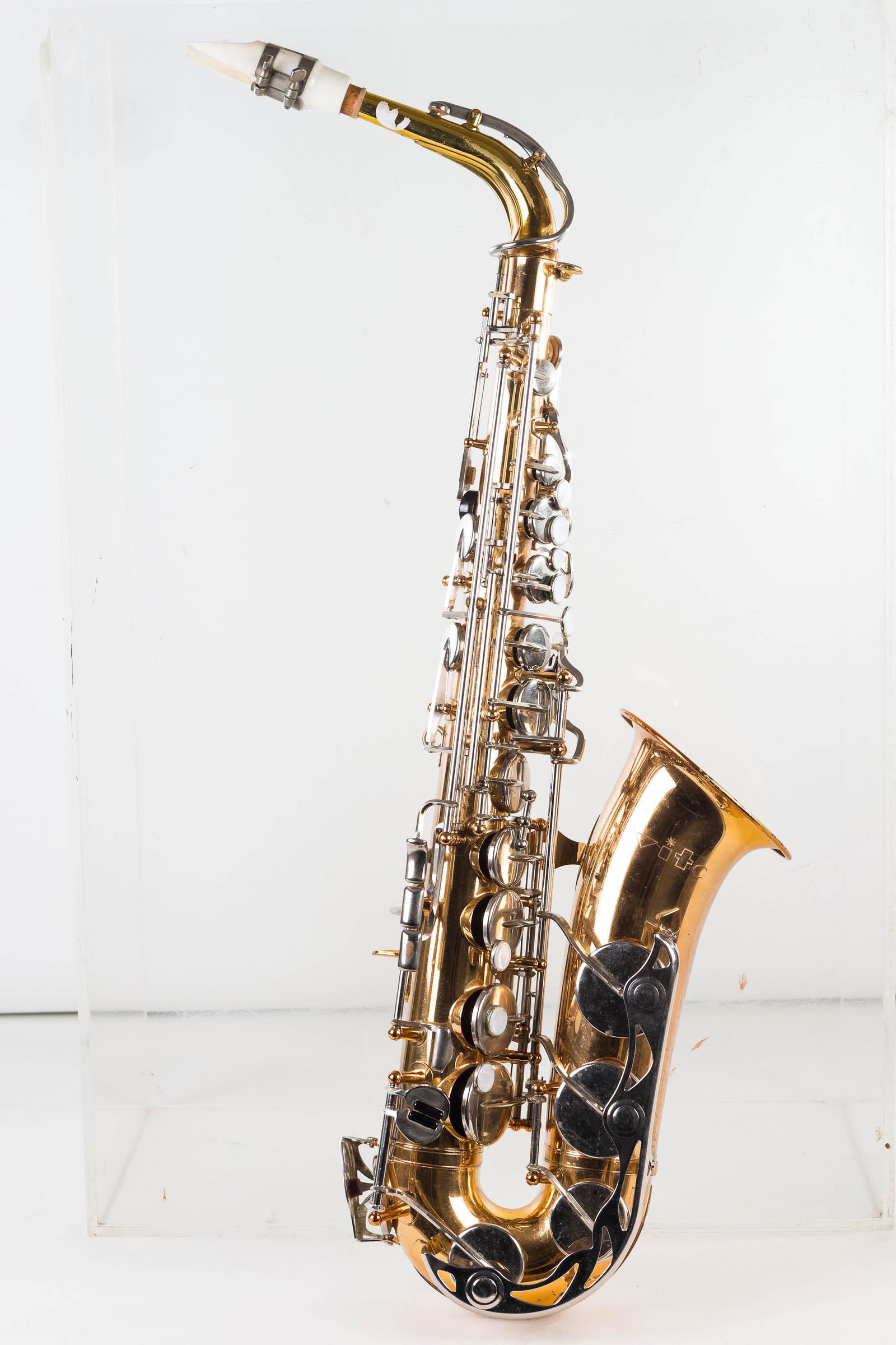 Vito Alto Saxophone: This alto sax measures approximately 25"L and is marked Serial No. 545794, Japan. The chrome is in good condition, clean surface with common scuffs.
